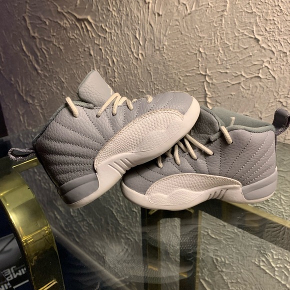 Jordan 12 stealth size 7c - Picture 2 of 8